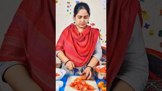 চিপ দিয়া ধইরা কাইটা খুলি#cuttingskills #food #tomato