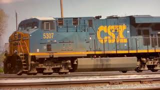 Csx 5307 and his horn is broken