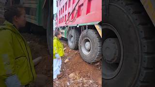 Look, today this girl's truck accidentally fell into a ditch  ?