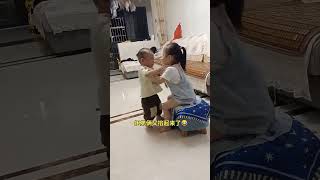 姐弟俩又掐起来了😂 #姐弟 #姐弟俩的日常生活 #打弟弟要趁早 #cute #cutebaby#youtube