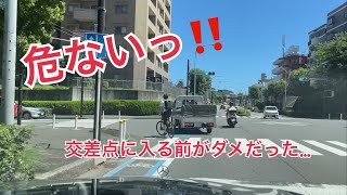 いつか事故るよ… 自転車巻き込むよ❗️    危ない車🛻