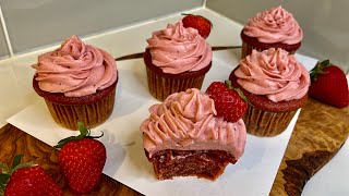 คัพเค้กรสสตรอเบอร์รี่ หรือเค้กสตรอว์เบอร์รี่ ก็ได้ค่ะ Strawberry Cupcakes