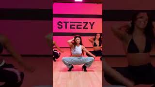 Athletic, sexy, AND dynamic 😍. Alexis KILLED this choreo