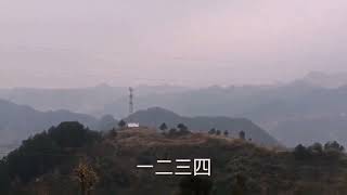 缠护山重重，白虎砂曲转起峰为案，明堂宽阔，罗城周正！