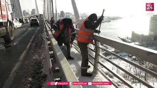 Workers remove ice from bridge in Russia's far eastern Vladivostok