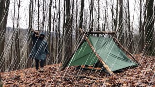 surviving in heavy rainforest-no tent : bushcraft and solo camping in rainstorm