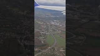 PANIKA IZNAD SARAJEVA PUTNICI VRIŠTALI OD STRAHA Avion jedva sletio na Sarajevski aerodrom