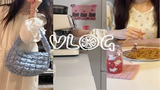 柚のVLOG｜01年杭州独居女生｜一个人的阴雨天就应该宅家嘛！但是被打断了……