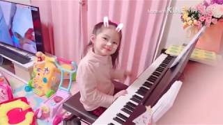 HANA Trying To Play Piano To Impress Her Nenang