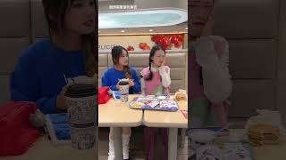 你凭什么欺负我姐姐，她只能被我欺负！#shorts#姐妹#双胞胎