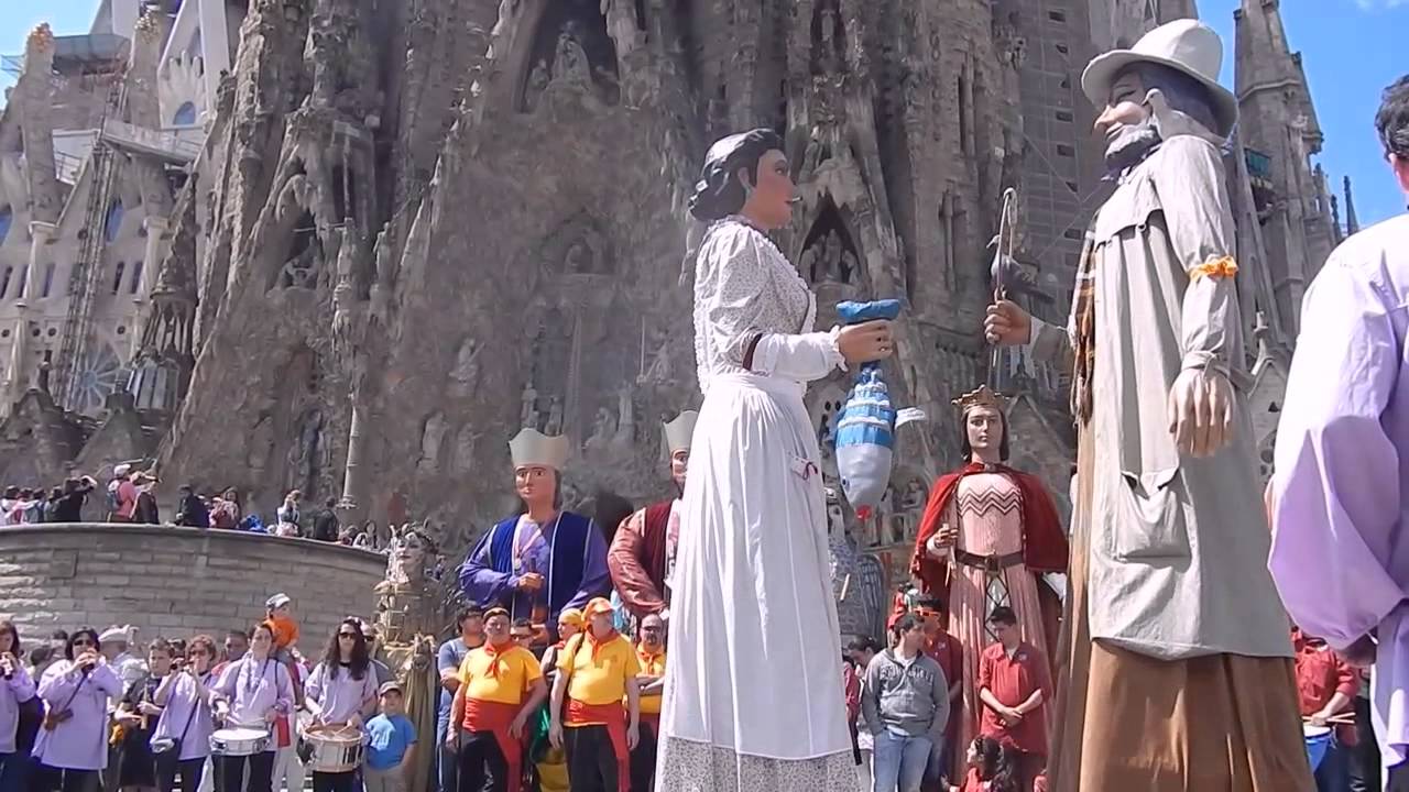 Fiesta Mayor De La Sagrada Familia - YouTube