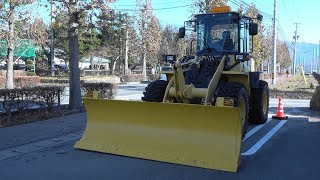 2019 出番を待つ除雪車 komatsu ホイールローダー WA100 4K板