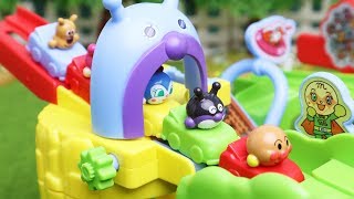 あつめてたのしいアンパンマンランド★車に乗って合体したコースを走るよ♪バイキン城からスタートだ★ANPANMAN Toys にこにこKidsTV