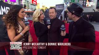 Jenny McCarthy & Donnie Wahlberg Red Carpet Interview - AMAs 2014