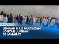 Perjalanan Suci - Jemaah Haji Multazam Lontar Jumrah di Jamarat