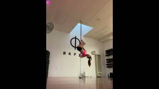 Pole dance Allegra to Jallegra #poledance #polemove #aerialdance #freedance 钢管舞跳周杰伦青花瓷