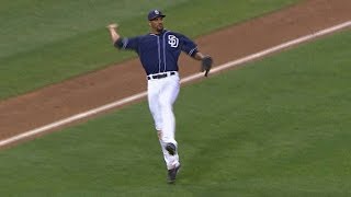 LAD@SD: Ross makes blind throw to retire Grandal