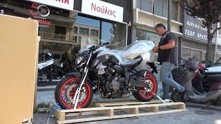 unboxing the YAMAHA MT 07 naked motorcycle 2020