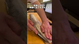 すし職人 太刀魚の背びれを一撃で取る方法 お寿司屋さんの裏側#すし屋 #料理#太刀魚