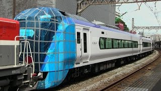 中央本線新型特急車両「Ｅ３５３系」甲種輸送　逗子駅