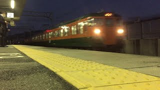 115系D27編成湘南色　団体夜行列車京都行きさくら夙川駅通過