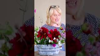 full tutorial for arranging these fabulous Peony #flower #florist #diyflowers #nofloralfoam