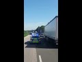 wieder keine rettungsgasse abschleppwagen zum verkehrsunfall mit polizei begleitung.