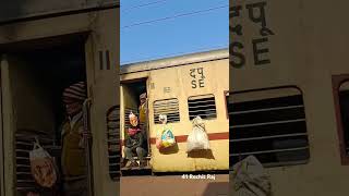 18011 Howrah-Chakradharpur Express arriving at Kandra junction #shorts #indianrailways #howrah