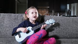TWINKLE TWINKLE LITTLE STAR - 5-Year-Old Claire's First Song on Ukulele