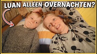 LUKT HET LUAN ALLEEN TE OVERNACHTEN iN DE CARAVAN? 🙄 | Bellinga Vlog #2177