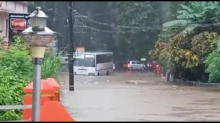 വെള്ളത്തിൽ ഓടുന്ന KSRTC/പൂഞ്ഞാറിൽ വെള്ളകെട്ടിൽ          അകപെട്ട് #KSRTC bus#livebusaccident