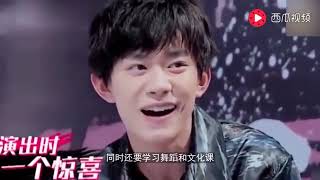 为何易烊千玺高冷还不爱笑？网友：看完真的太心疼他！ tfboys