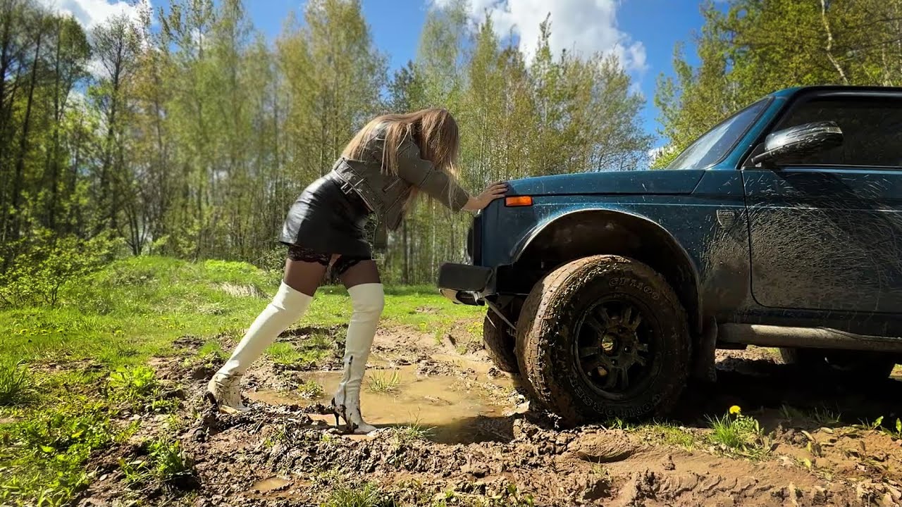 Car Stuck Girl Muddy High Heels Boots Boots In Mud High Heels Stuck