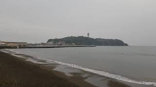 ２０２１年６月１４日（月）／江ノ島～鵠沼海岸：雨が降ってます。風は弱めで波はすね～膝くらい。