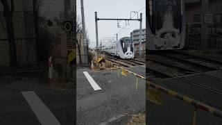 JR東日本長野支社の大糸線の豊科駅から特急あずさ46号新宿行きが発車する