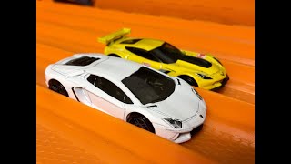 RACE: Lamborghini Aventador vs Corvette C7R - Hot Wheels