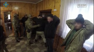 На Рівненщині СБУ викрила прикордонників, які нелегально переправляли цигарки з Білорусі в Україну