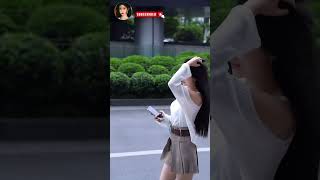 爱如同一朵盛开的花朵，绚丽多彩，充满生命的活力和美丽。