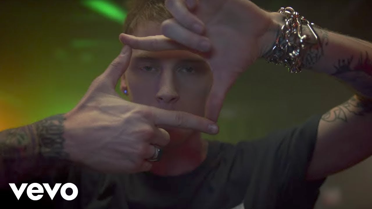 Machine Gun Kelly - At My Best (feat. Hailee Steinfeld) Machine Gun Kelly - At My Best (feat. Hailee Steinfeld)