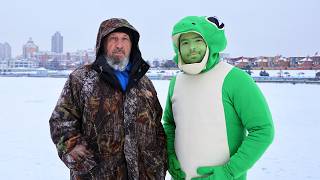 walking around ukraine as a gecko