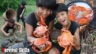 Cooking And Boiled Big Crab Eating Delicious For Lunch - My Survival