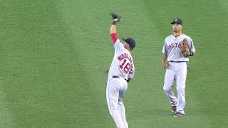 BOS@NYY: Middlebrooks makes the grab in center