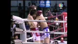 Mathias Sitsongpeenong vs Silatong Mor Watanachai - Lumpinee Stadium 15th December 2012