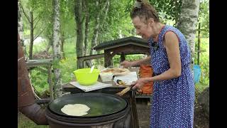 17.7.2024 Sonkajärvi: harjoitellaan muurinpohjalettujen paistamista / practicing frying pancakes