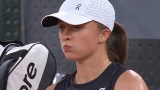 Iga Swiatek 🇵🇱 is she injured 🤕 🚑 ❓vs Ekaterina Alexandrova WTA Madrid