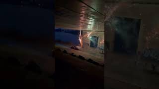 BIZAR VUURWERK IN AUTO!!