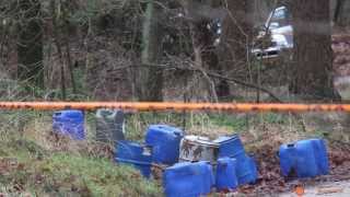 Gedumpte vaten met chemicaliën in bossen bij Alphen (2013-12-26)