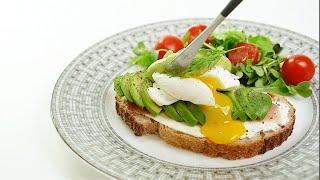 Brunch Menu / Really Delicious Avocado Poached Egg Open Sandwich :: How to Make Poached Egg