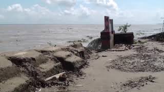 ভূপেন হাজারিকা/ বিস্তীর্ণ দু'পারের অসংখ্য মানুষের।