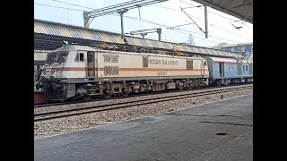 11010 PUNE JUNCTION - MUMBAI CSMT  SINHAGAD EXPRESS CROSSING DIVA STATION : सिंहगड एक्सप्रेस